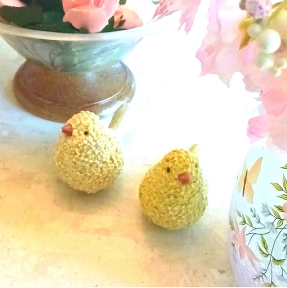 Bird figurines- resin set of 2 - floral design on birds - yellow. Valeri Parhill - Picture 14 of 15